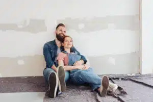 Neubau: Fenster selbst einbauen oder vom Profi montieren lassen?